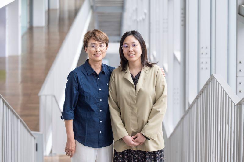 (왼쪽부터) 약학과 이윤실 교수, 박소연 교수