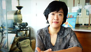 천개의 이야기로 사람들의 마음을 사로잡다. 송재정 작가(신문방송·96년 졸) 
