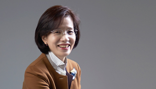 식품의약품안전처 의약품심사부장 이선희(약학, 82년 졸)