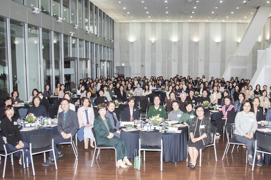 간호대학 창립 120주년 학술 심포지엄 및 동창 재상봉의 밤 개최 