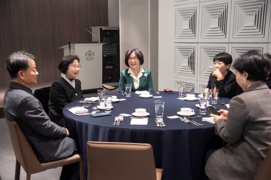 [동정] 정년 퇴직 교원 총장 초청 오찬