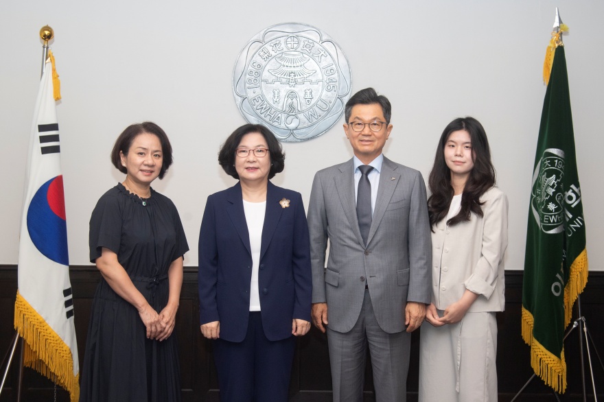 [동정] 이경하 중외제약 회장 가족 접견 및 총장 초청 오찬