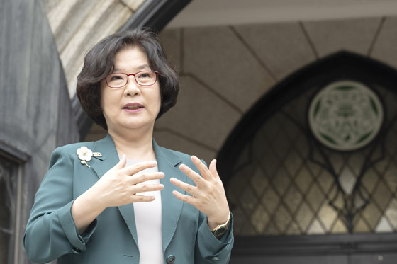 [한국경제] 이향숙 총장, AI·로봇이 밤새 실험…이대에 국내 최대 자율연구실